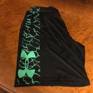 Under Armor Loose Heat Gear Size Large Shorts
